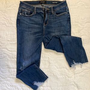 Judy Blue distressed capri jeans